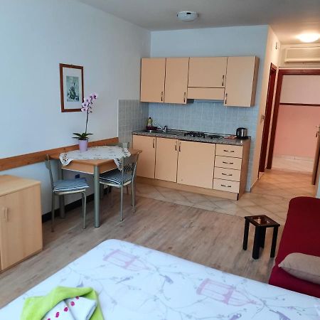 Apartmani Lorena พูลา ภายนอก รูปภาพ