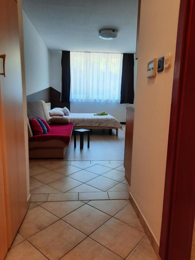 Apartmani Lorena พูลา ภายนอก รูปภาพ