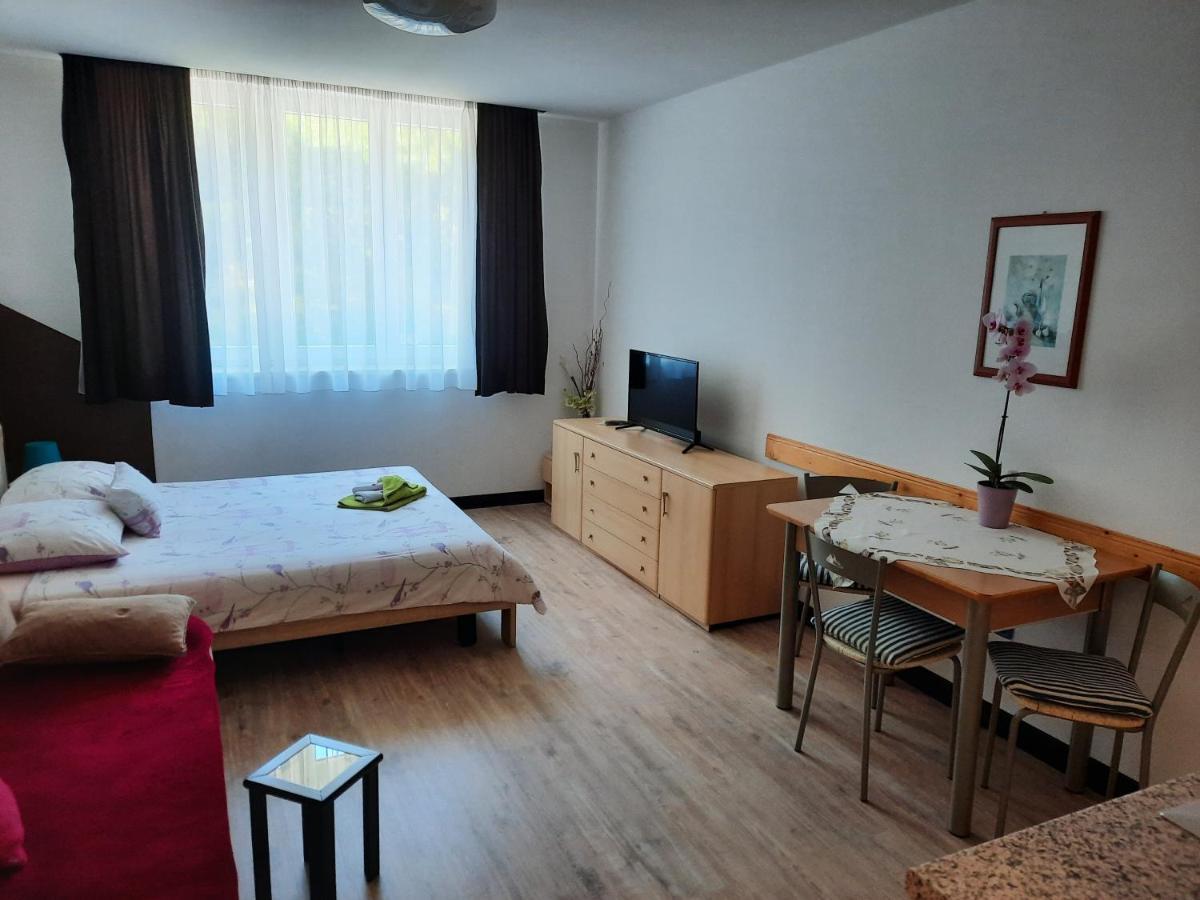 Apartmani Lorena พูลา ภายนอก รูปภาพ